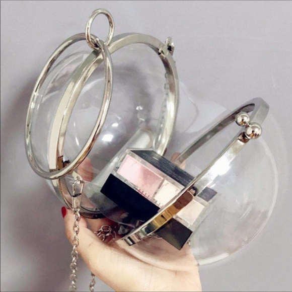 ACRYLIC CLEAR CLUTCH-PUSH OPEN CLASP - Picture 5 of 8